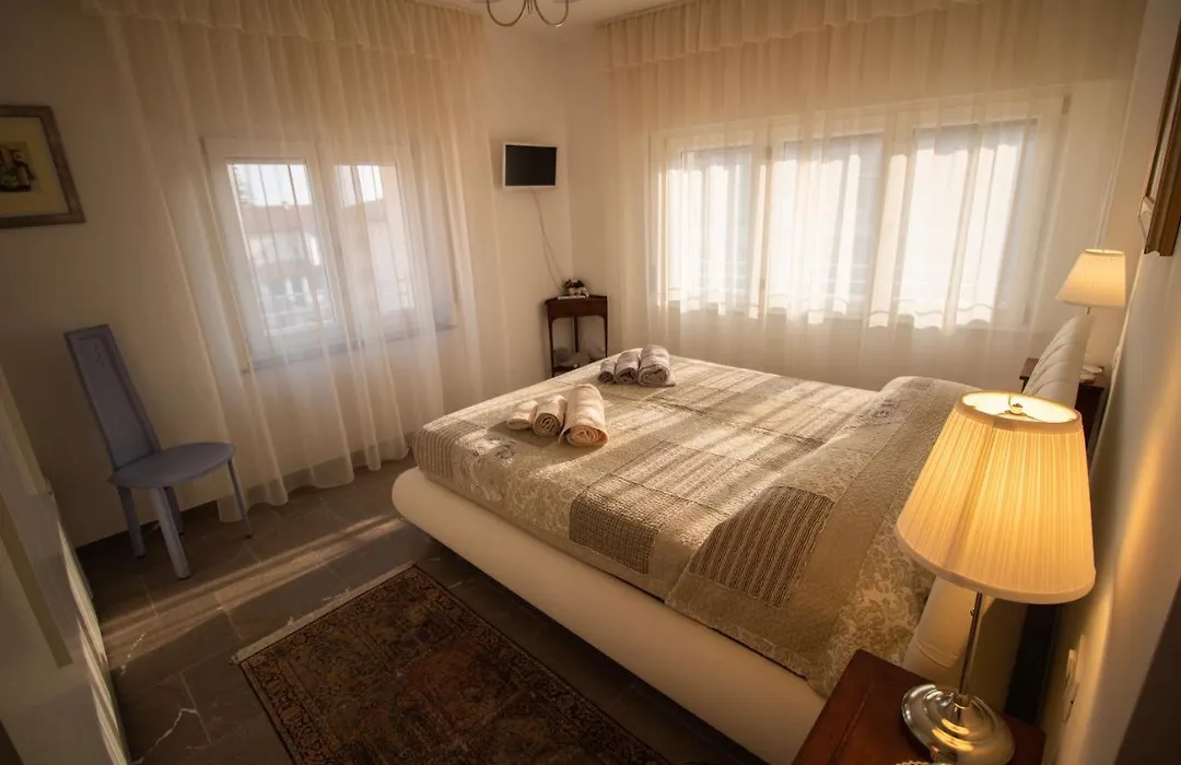 Bed Adelaide-1